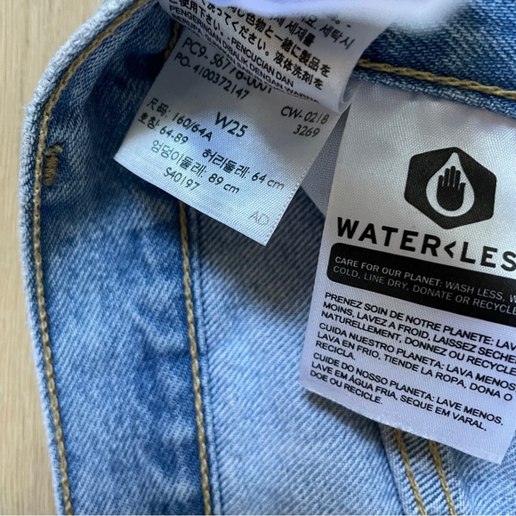 Levi’s Mom Jeans - Picture 5 of 7